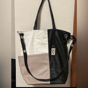Simply Vera tote bag.